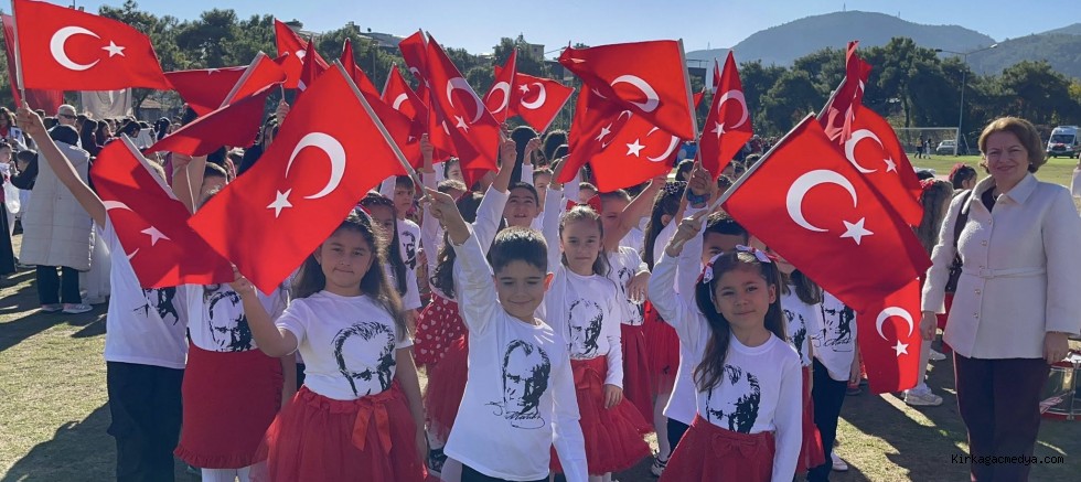 29 Ekim Cumhuriyet Bayramı düzenlenen törenle kutlandı.