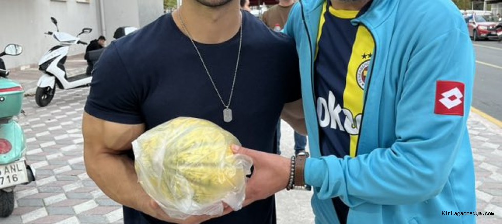 DÜNYA ŞAMPİYONUNA DÜNYACA ÜNLÜ KIRKAĞAÇ KAVUNU