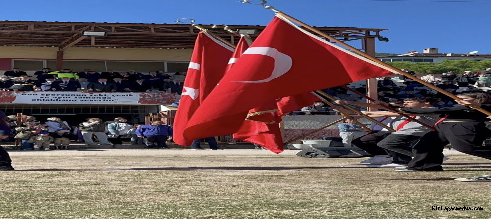 29 Ekim Cumhuriyet Bayramı düzenlenen törenle kutlandı.