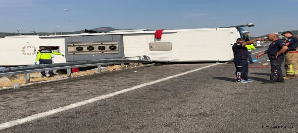 AKHİSARDA KAZA 11 ÖLÜ 27 YARALI