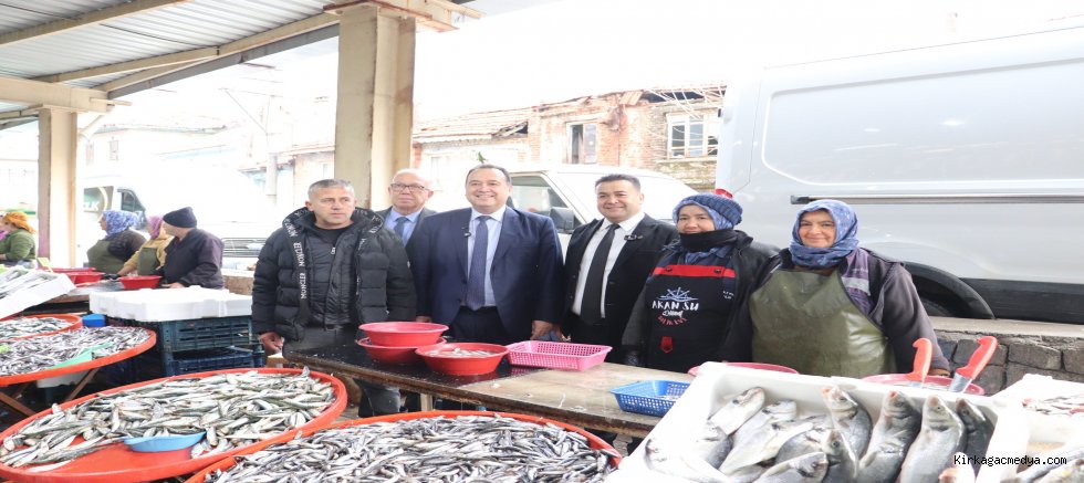 BESİM DUTLULU PERŞEMBE PAZAR ESNAFIYLA BERABER OLDU