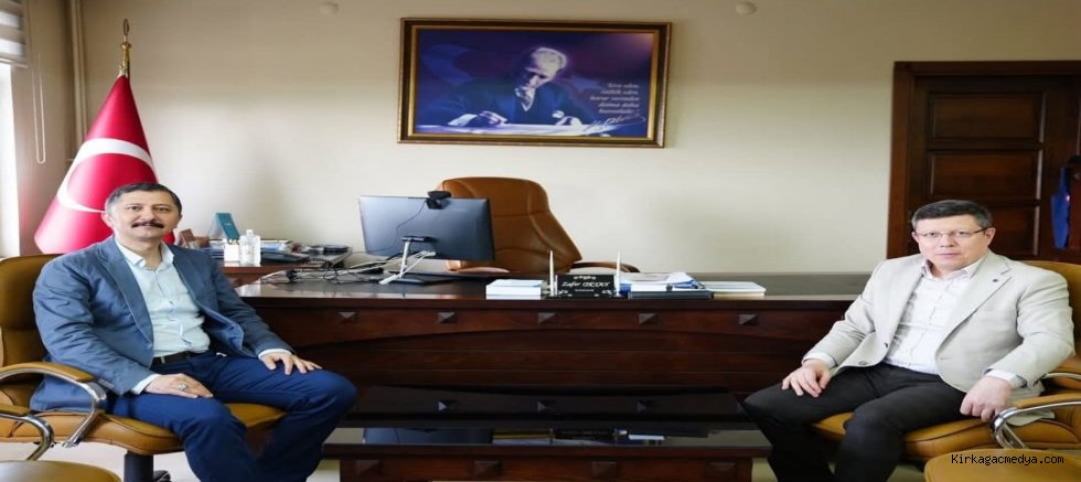 Fahrettin Tuğral Kırkağaç Kaymakamı Zafer Oktayı Ziyaret Etti