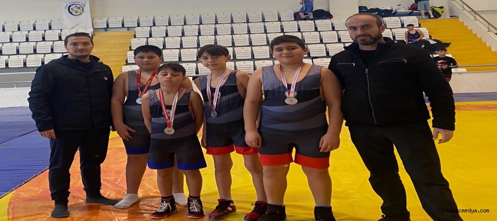 Greko Romen Güreşte Kırkağaçlı Gençler Başarıya  Doymuyor