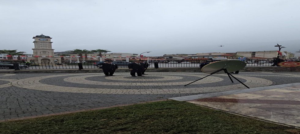 Kırkağaç 29 Ekim Cumhuriyet Bayramını  kutlamaya başladı. 