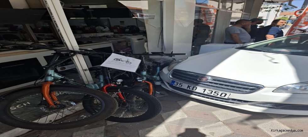 OTOMOBİL İŞYERİNE GİRDİ