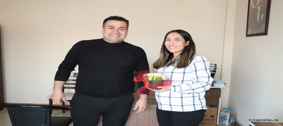 ÜSTÜN DÖNMEZ 8 MART DÜNYA KADINLAR GÜNÜNÜ KUTLADI