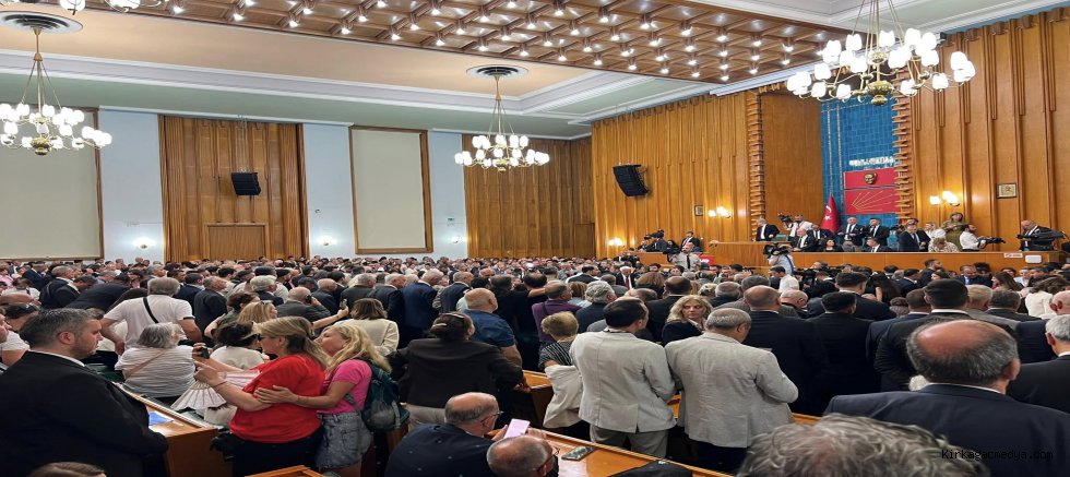 ÜSTÜN DÖNMEZ ÖZGÜR ÖZELE DESTEK İÇİN ANKARADA 