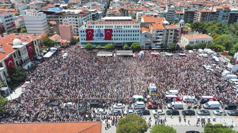 On Binlerle Birlikte Başkanımızı Son Yolculuğuna Uğurladık