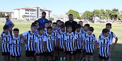 Acaridman Spor altyapı sporcularına malzeme desteği