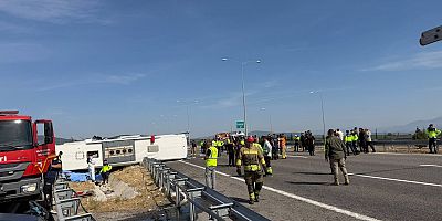 AKHİSARDA KAZA 11 ÖLÜ 27 YARALI