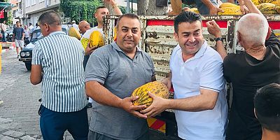 Başkan Dönmez'den Hıdırağa Mahallesi'ne tatlı sürpriz!