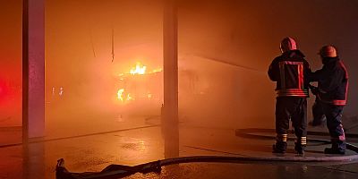 FERDİ ZEYREK YANAN OTOBÜS KULLANILMAZ HALE GELDİ