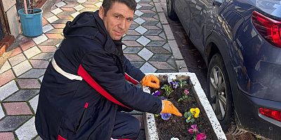  KENDİ ÜRETTİĞİ FİDANLARI TOPRAKLA BULUŞTURDU