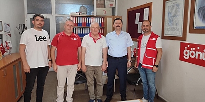 Kırkağaç Kaymakamı Zafer Oktay, Kızılay şubesini ziyaret etti