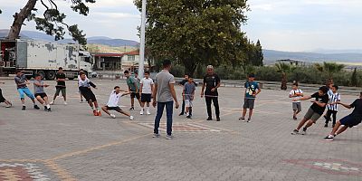 Kırkağaç’ta Kurtuluş Coşkusu ve Kavun Festivali Renkli Yarışmalarla Devam Ediyor
