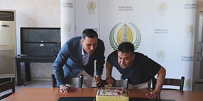 ÜSTÜN DÖNMEZ'E DOĞUM GÜNÜ SÜPRİZİ 