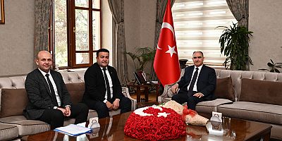  Üstün Dönmez, Manisa Valisi  Vahdettin Özkan’ıı Ziyaret Etti